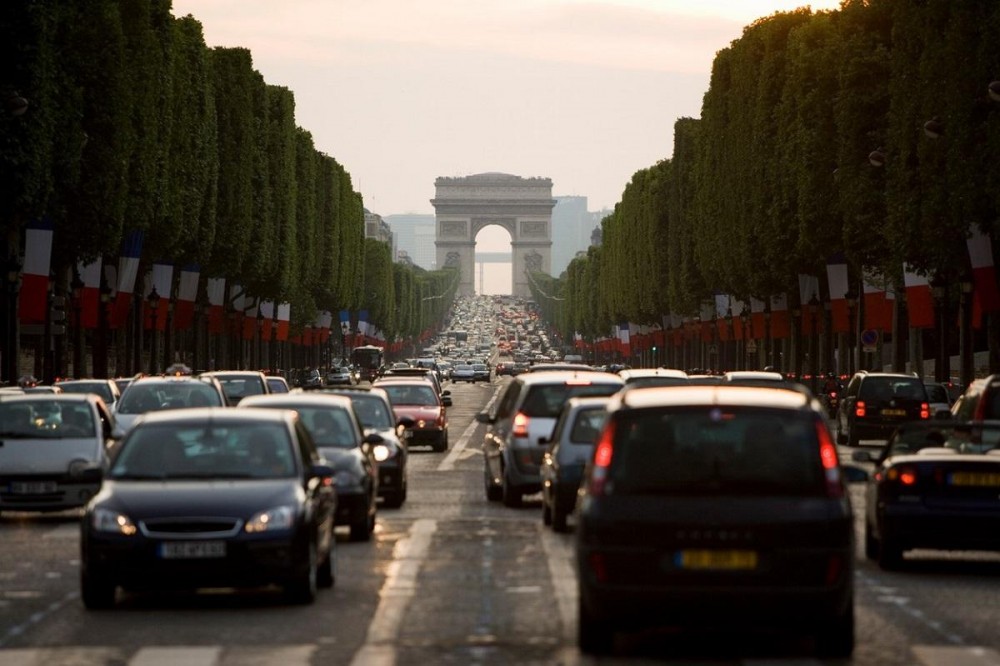 Parisul limitează viteza de circulaţie în oraş la 30 de km/h. Care este motivul